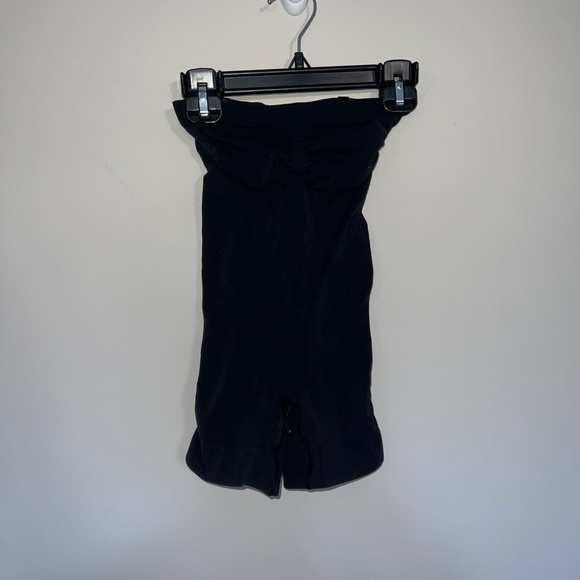 SKIMS SEAMLESS SCULPT STRAPLESS SHORTIE BODYSUIT ONYX BLACK SMALL - Picture 2 of 4